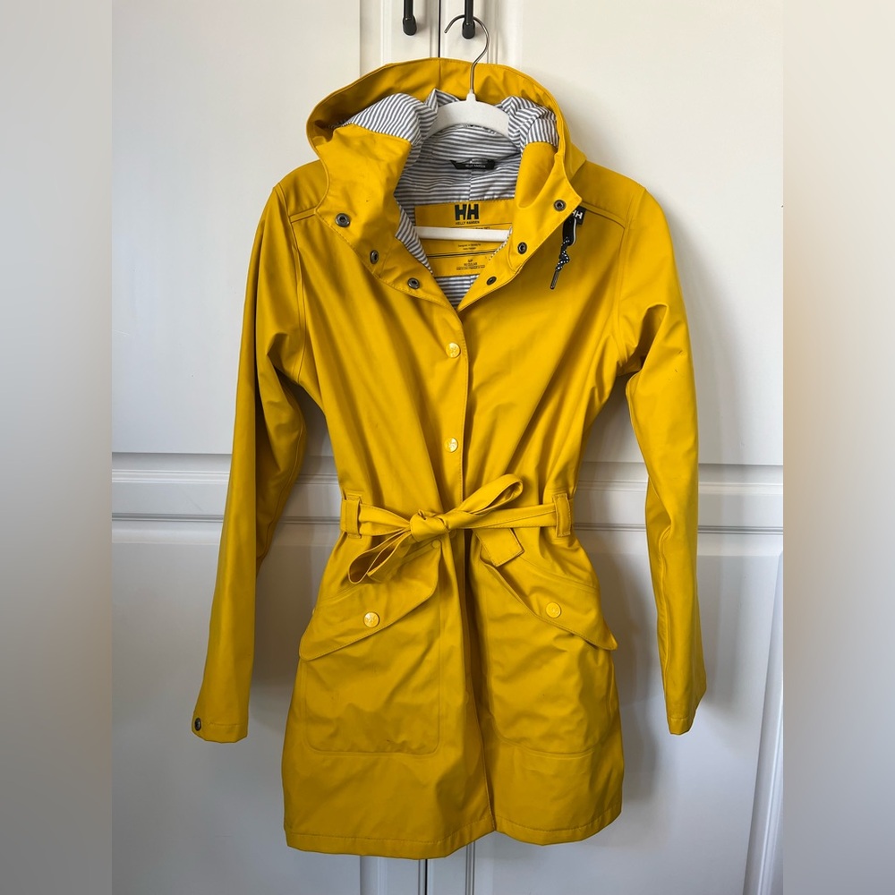 Helly Hansen classic yellow trench rain jacket with snaps and belt - size S